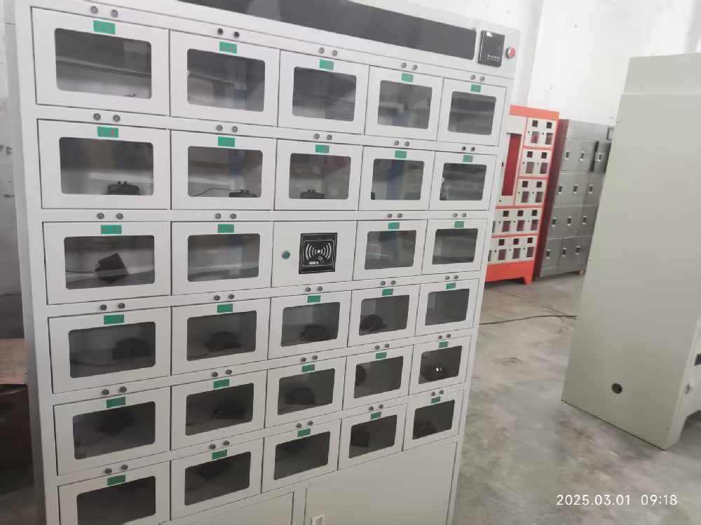 如何使用矿灯充电架新开门卡进行刷卡开门
