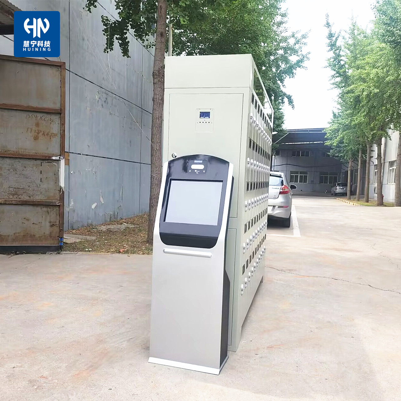 智能矿灯充电柜.jpg 智能矿灯充电柜.jpg